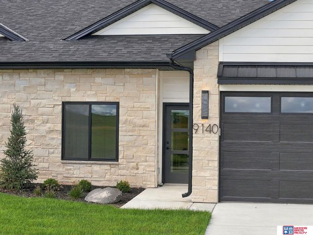 9140 Lucena Drive, Lincoln, NE 68520