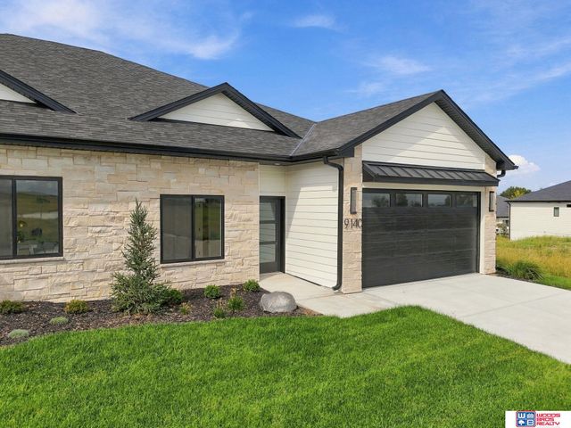 9140 Lucena Drive, Lincoln, NE 68520
