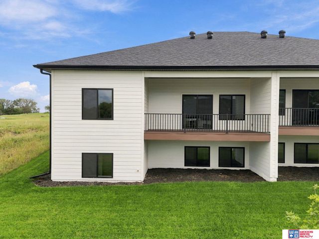 9140 Lucena Drive, Lincoln, NE 68520