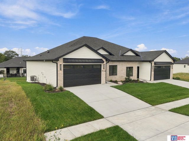 9140 Lucena Drive, Lincoln, NE 68520