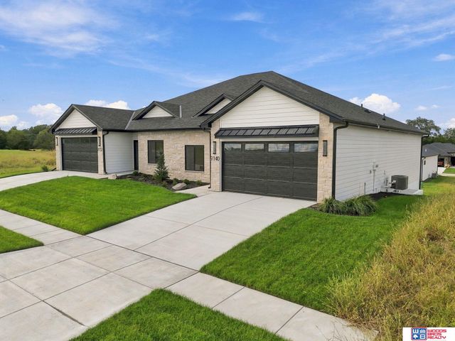 9140 Lucena Drive, Lincoln, NE 68520