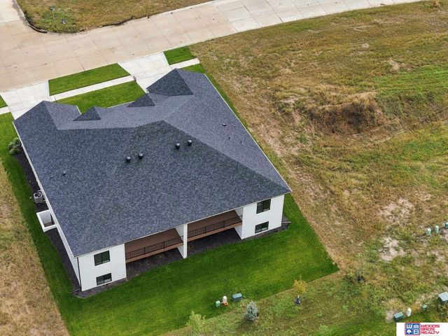 9140 Lucena Drive, Lincoln, NE 68520