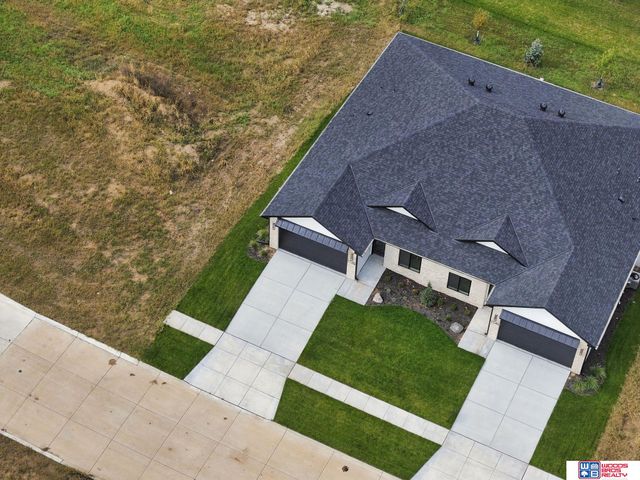 9140 Lucena Drive, Lincoln, NE 68520
