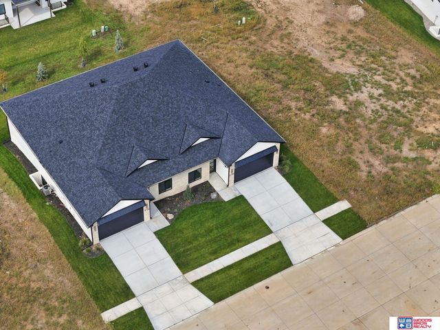 9140 Lucena Drive, Lincoln, NE 68520