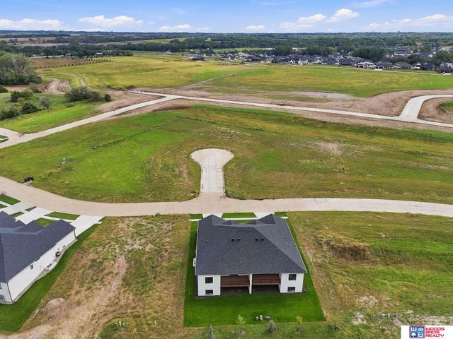 9140 Lucena Drive, Lincoln, NE 68520