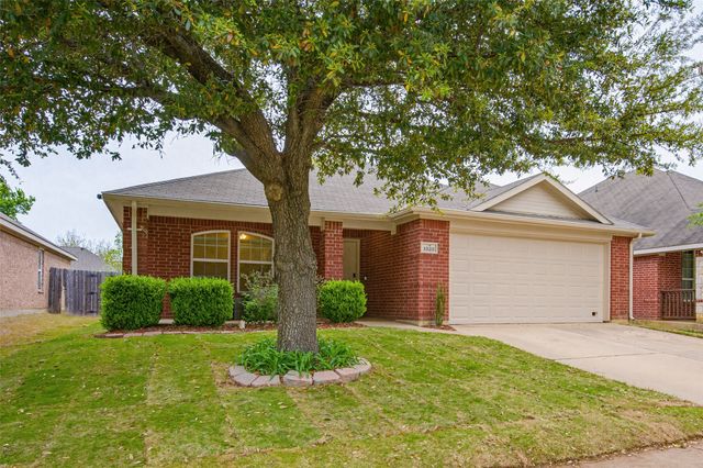 1525 Wickham Drive, Burleson, TX 76028