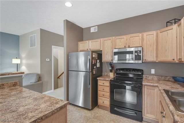 106 Clay Court, Berea, OH 44017