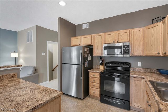 106 Clay Court, Berea, OH 44017