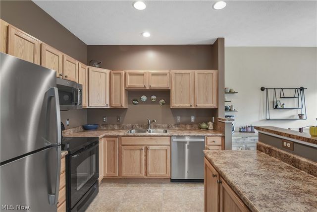 106 Clay Court, Berea, OH 44017
