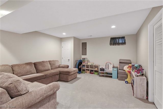 106 Clay Court, Berea, OH 44017