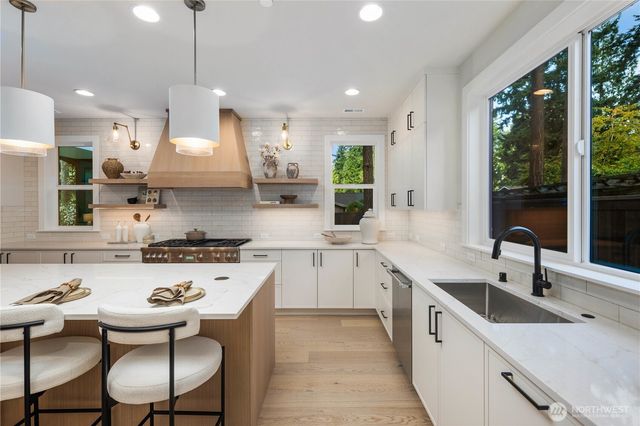 12206 NE 61st Street, Kirkland, WA 98033