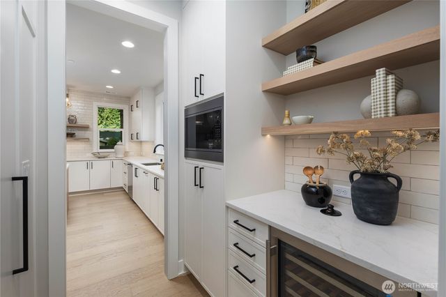 12206 NE 61st Street, Kirkland, WA 98033