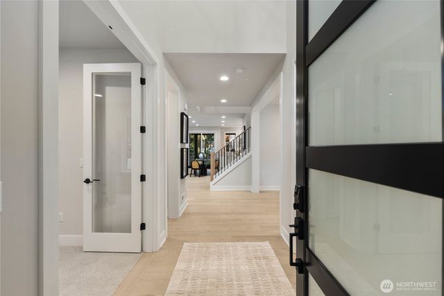 12206 NE 61st Street, Kirkland, WA 98033