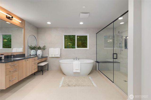 12206 NE 61st Street, Kirkland, WA 98033