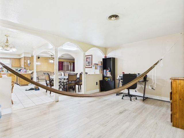 8206 Dillon Street, Houston, TX 77061