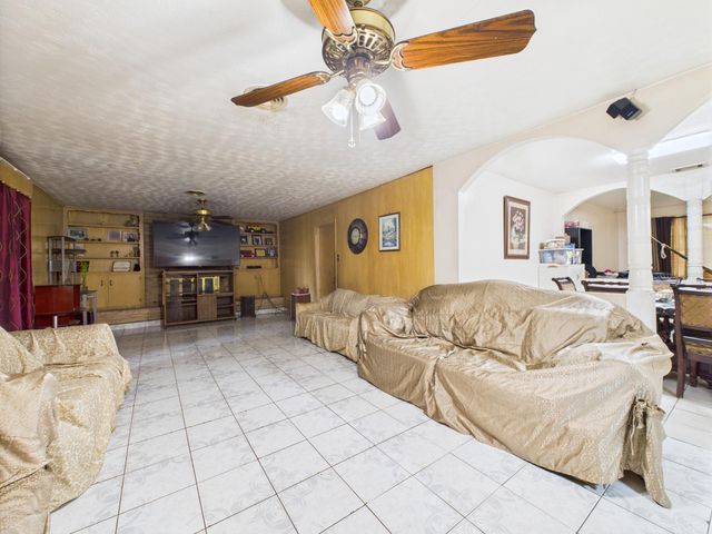 8206 Dillon Street, Houston, TX 77061