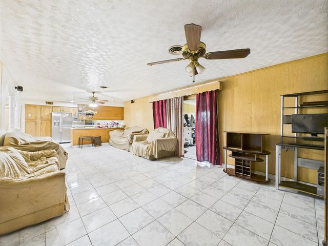 8206 Dillon Street, Houston, TX 77061