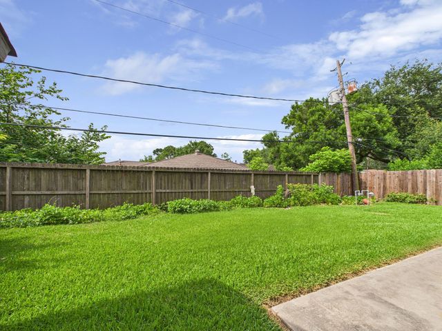 8206 Dillon Street, Houston, TX 77061