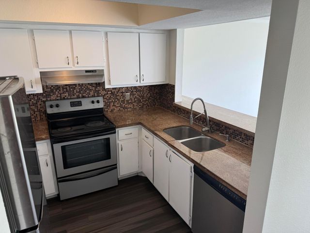 9500 SW 3rd Street 222, Boca Raton, FL 33428