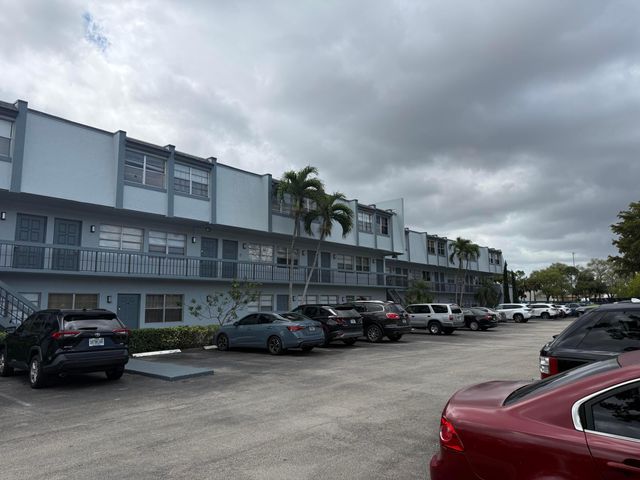 9500 SW 3rd Street 222, Boca Raton, FL 33428