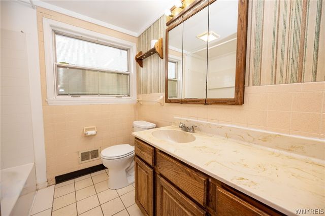 65 Dania Drive, Cheektowaga, NY 14225