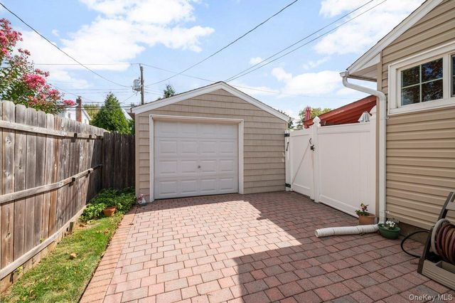 45 Berkshire Road, Hicksville, NY 11801