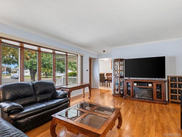 45 Berkshire Road, Hicksville, NY 11801