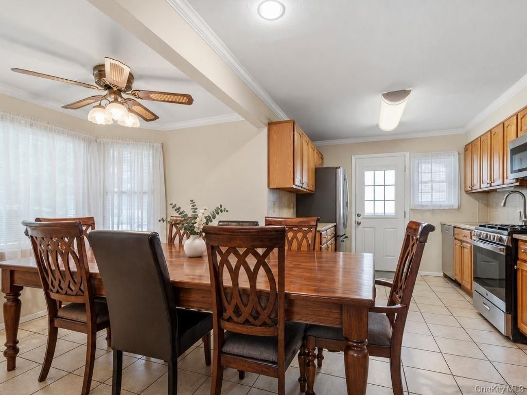 45 Berkshire Road, Hicksville, NY 11801 — photo 4