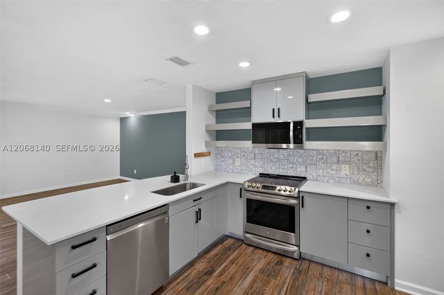 6815 Edgewater Dr 301, Coral Gables, FL 33133