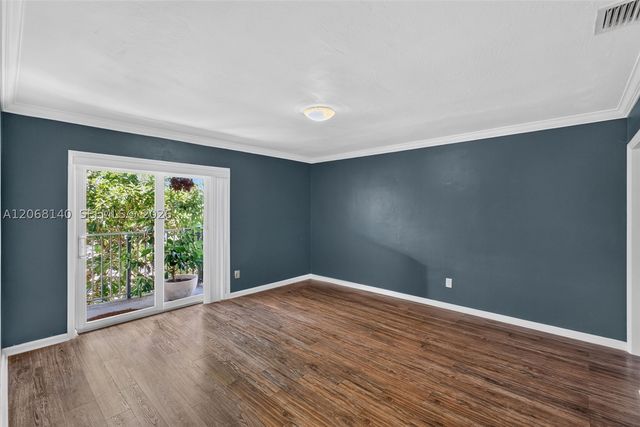 6815 Edgewater Dr 301, Coral Gables, FL 33133