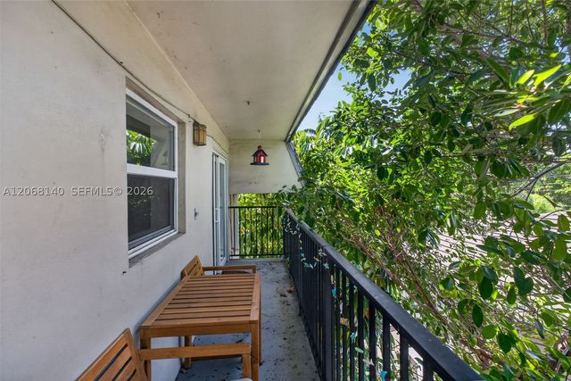 6815 Edgewater Dr 301, Coral Gables, FL 33133