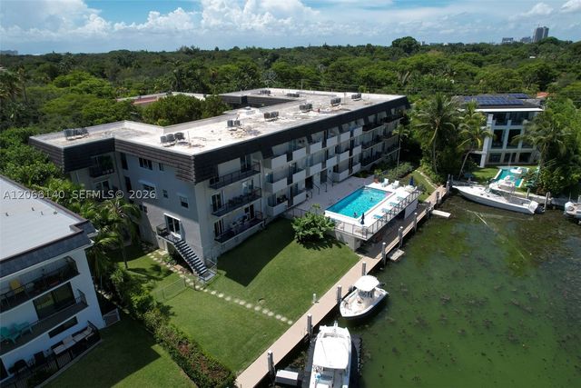 6815 Edgewater Dr 301, Coral Gables, FL 33133