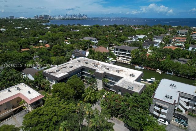 6815 Edgewater Dr 301, Coral Gables, FL 33133