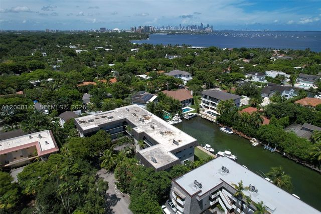 6815 Edgewater Dr 301, Coral Gables, FL 33133