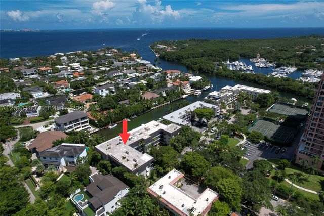 6815 Edgewater Dr 301, Coral Gables, FL 33133