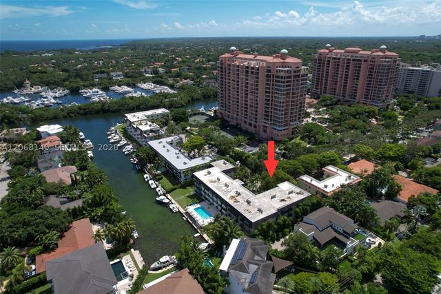 6815 Edgewater Dr 301, Coral Gables, FL 33133