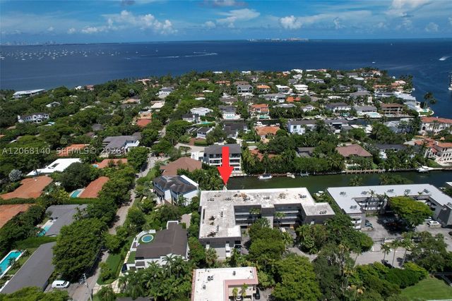 6815 Edgewater Dr 301, Coral Gables, FL 33133