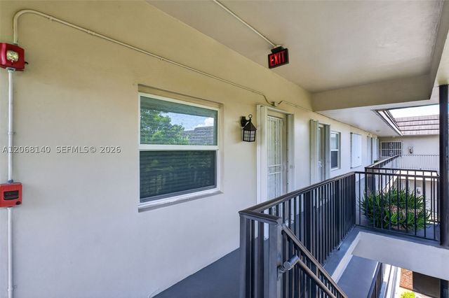 6815 Edgewater Dr 301, Coral Gables, FL 33133