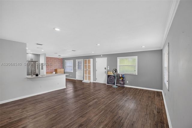 6815 Edgewater Dr 301, Coral Gables, FL 33133