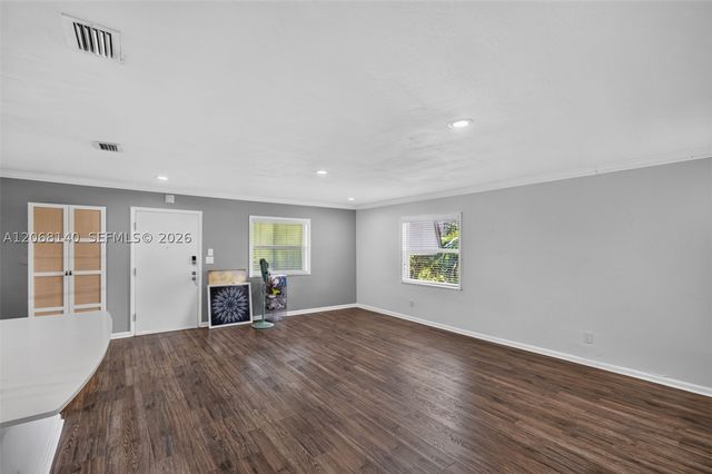 6815 Edgewater Dr 301, Coral Gables, FL 33133