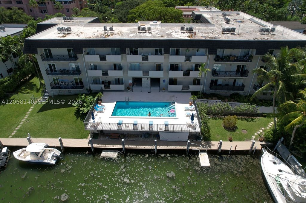 6815 Edgewater Dr 301, Coral Gables, FL 33133