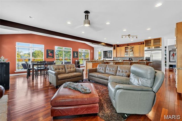 24 Towerbridge Place, St Charles, MO 63303