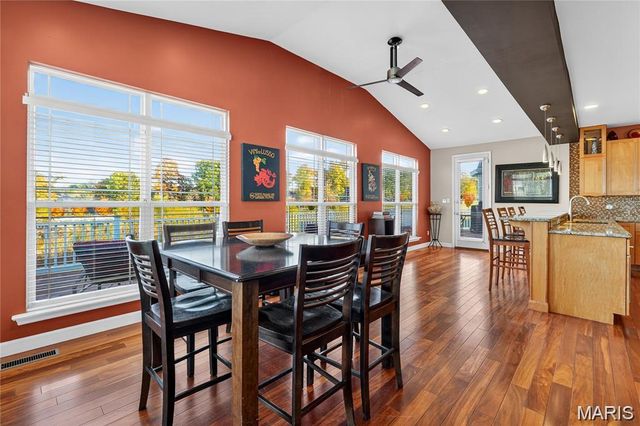 24 Towerbridge Place, St Charles, MO 63303