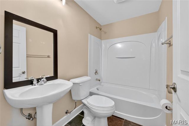 24 Towerbridge Place, St Charles, MO 63303