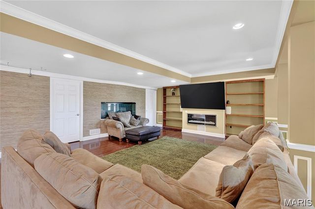 24 Towerbridge Place, St Charles, MO 63303