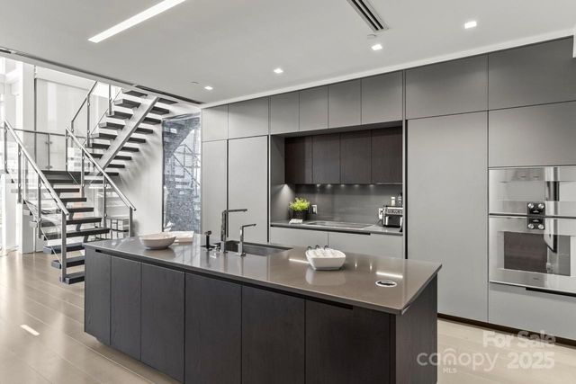 435 S Tryon Street 901, Charlotte, NC 28202