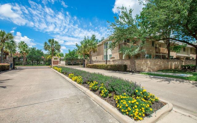 7511 S Linpar Court, Houston, TX 77040