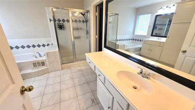 7511 S Linpar Court, Houston, TX 77040