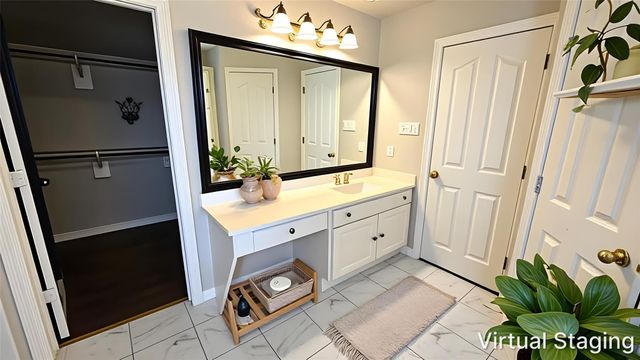 7511 S Linpar Court, Houston, TX 77040