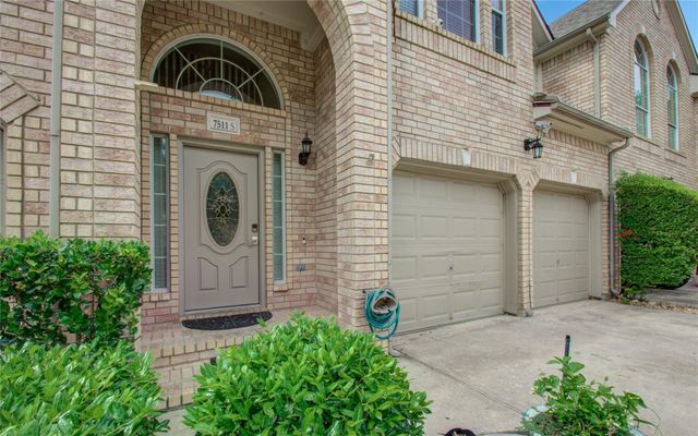 7511 S Linpar Court, Houston, TX 77040